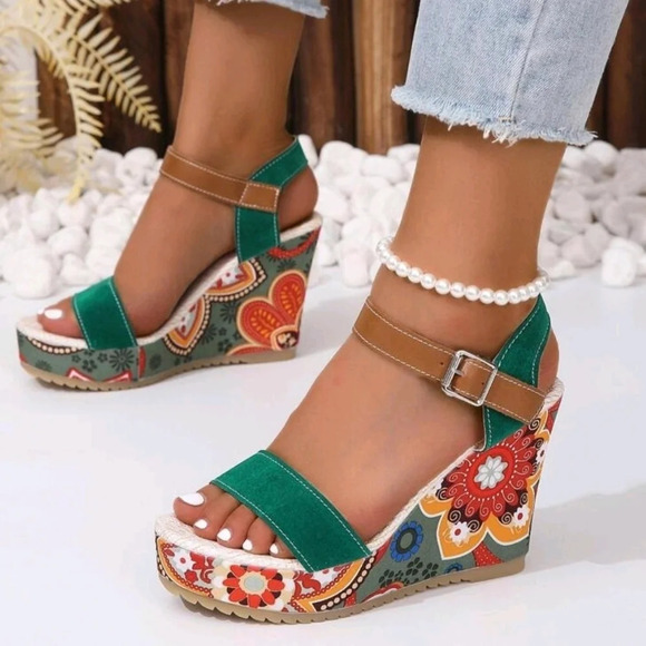 Women's Thick Platform Wedge Heel Floral Patterned Summer Sandals - Picture 3 of 5